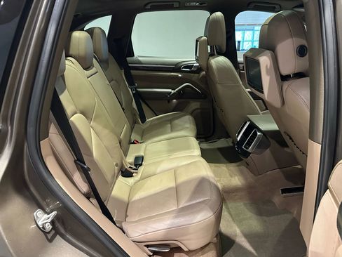 Used 2013 Porsche Cayenne S image 36