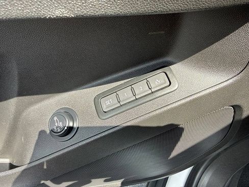 Used 2023 Chevrolet Equinox Premier FWD image 14
