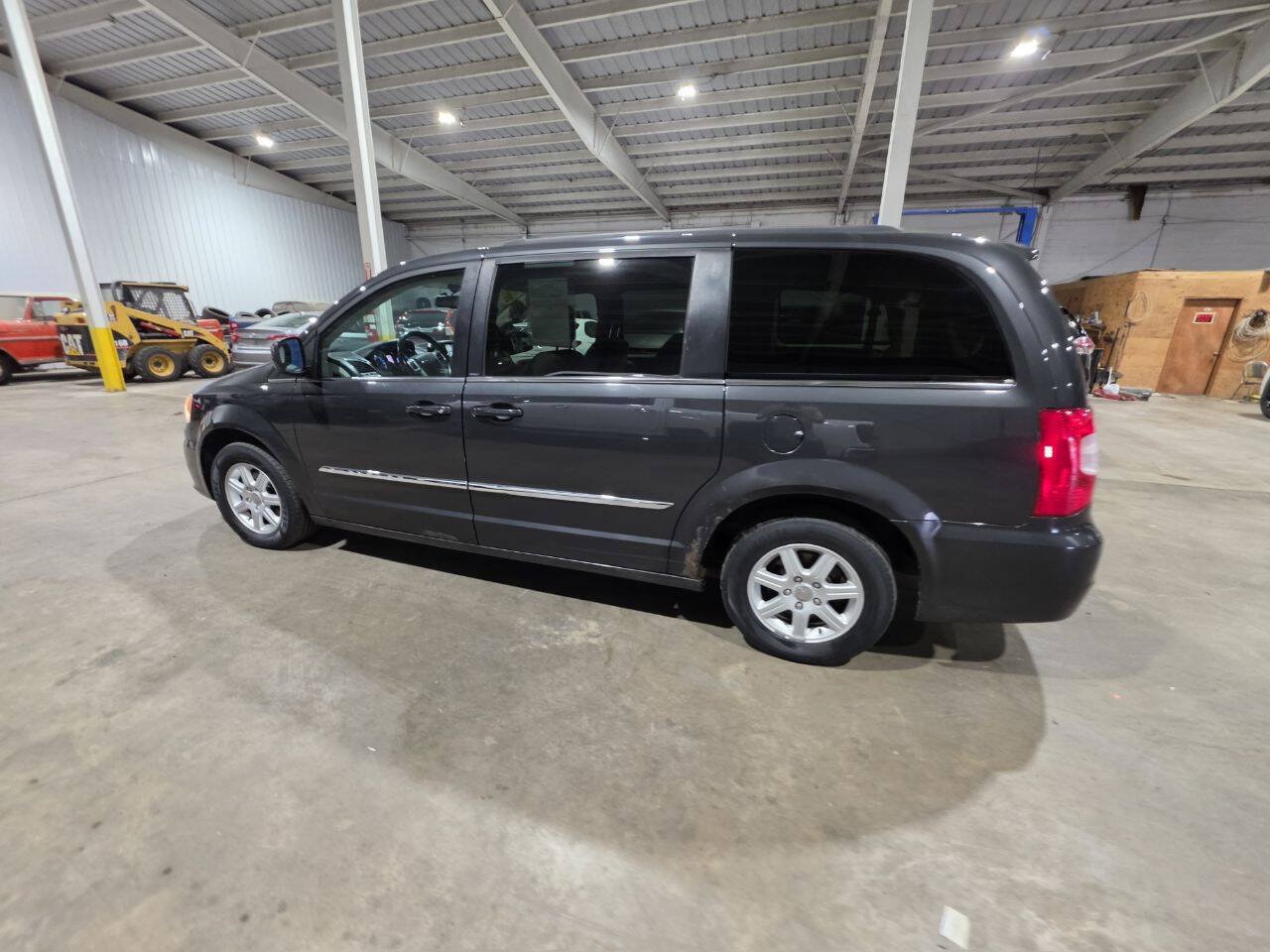 Used 2011 Chrysler Town & Country Touring FWD image 6