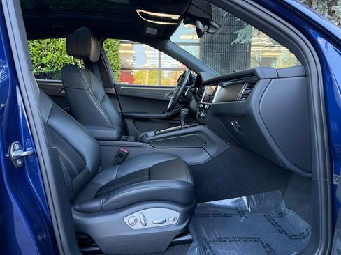 Used 2023 Porsche Macan Turbo image 34