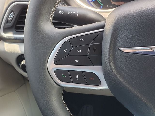 Used 2024 Chrysler Pacifica Limited FWD image 13