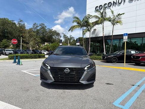 Used 2024 Nissan Altima 2.5 SV FWD image 12