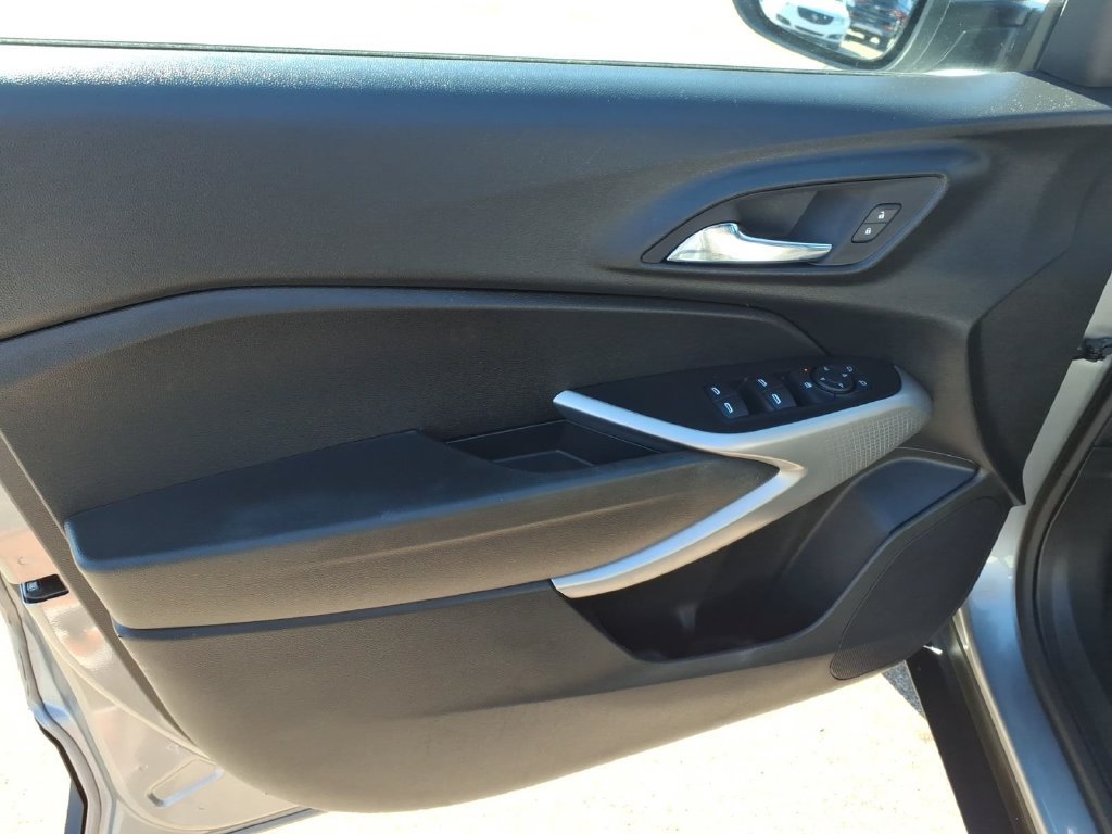 Certified 2024 Chevrolet Trax RS w/ Driver Confidence Package FWD image 11