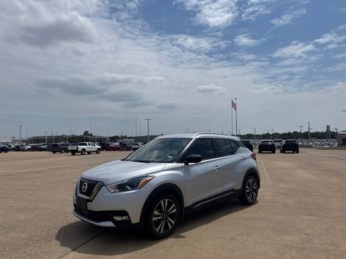 Certified 2020 Nissan Kicks SR FWD image 9