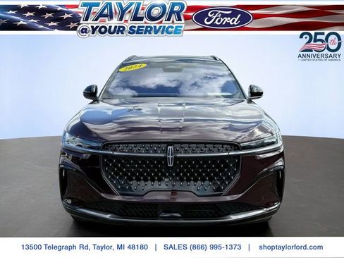 Used 2024 Lincoln Nautilus Reserve w/ Equipment Group 202A AWD/4WD image 2