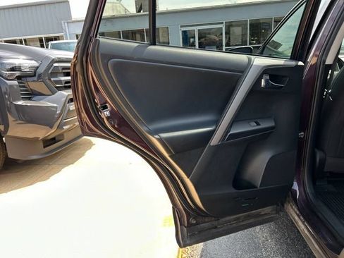 Used 2018 Toyota RAV4 XLE AWD/4WD image 20