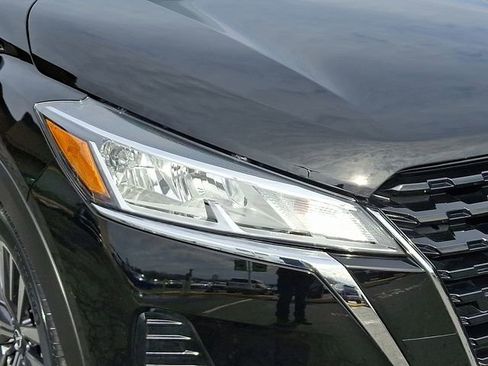 Used 2024 Nissan Kicks SV image 9