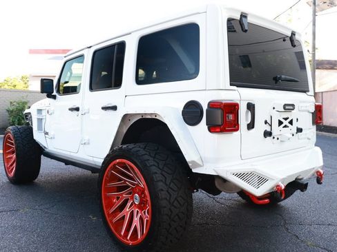 Used 2025 Jeep Wrangler Unlimited Rubicon AWD/4WD image 8