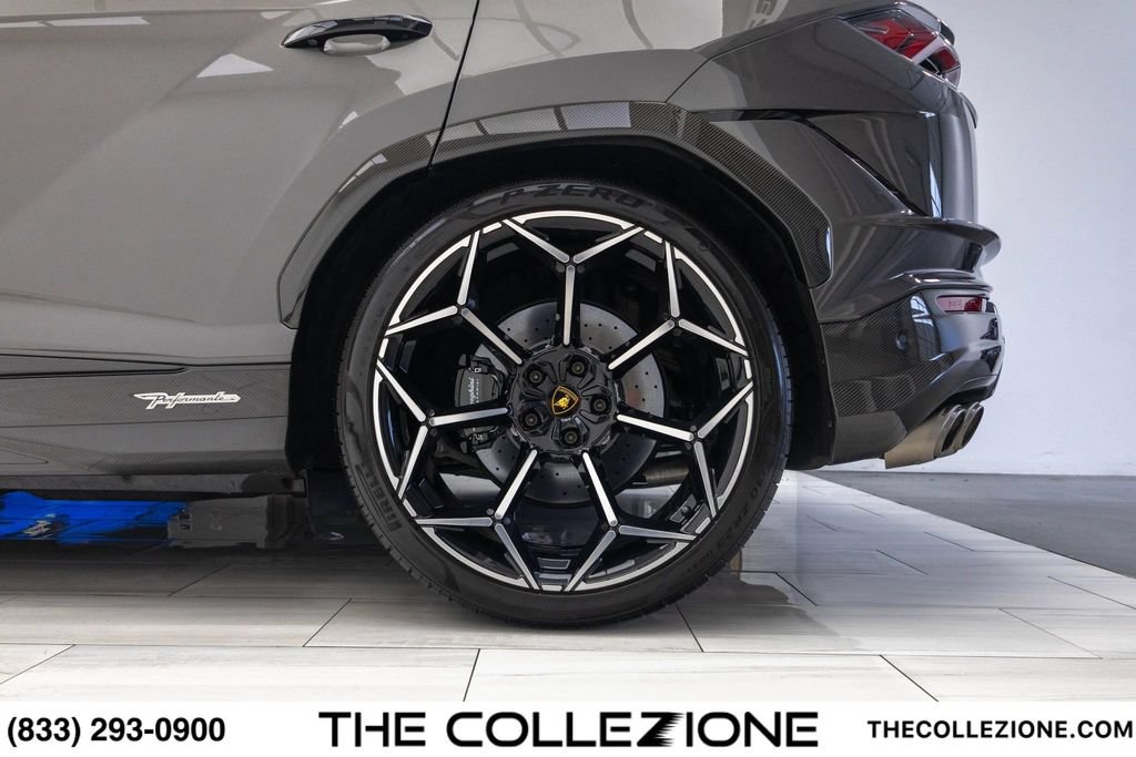 Used 2023 Lamborghini Urus Performante AWD/4WD image 17