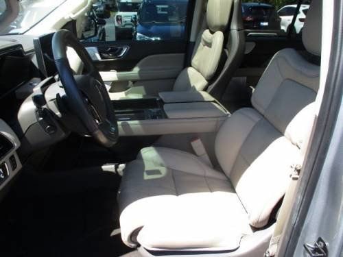 Used 2024 Lincoln Navigator Reserve AWD/4WD image 7