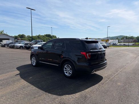 Used 2016 Ford Explorer XLT FWD image 4