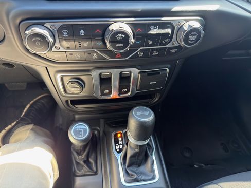 Used 2021 Jeep Wrangler Willys image 26