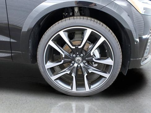 New 2025 Volvo XC60 B5 Ultra w/ Protection Package Premier image 33