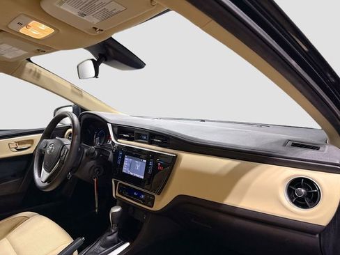 Used 2018 Toyota Corolla LE image 27