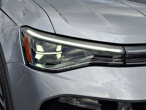 Used 2025 Volkswagen Taos SEL image 9