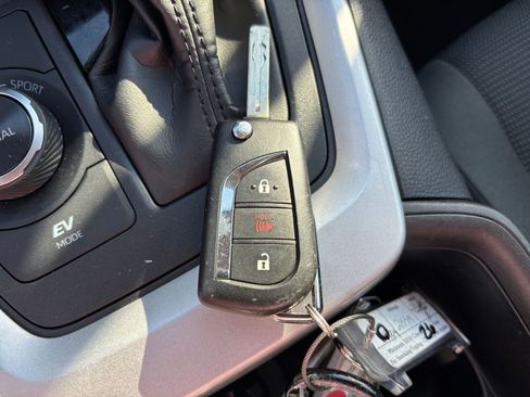 Used 2025 Toyota RAV4 LE image 22
