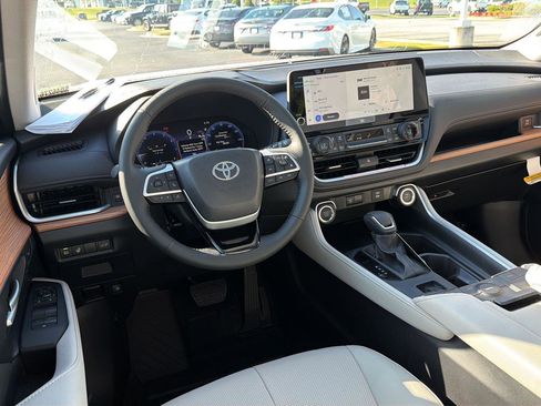 New 2026 Toyota Grand Highlander FWD image 20