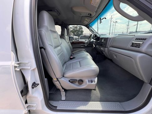 Used 2004 Ford F350 Lariat image 34