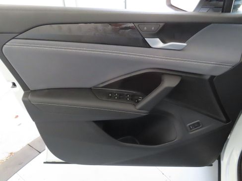 New 2026 Volkswagen Tiguan SE R-Line image 11