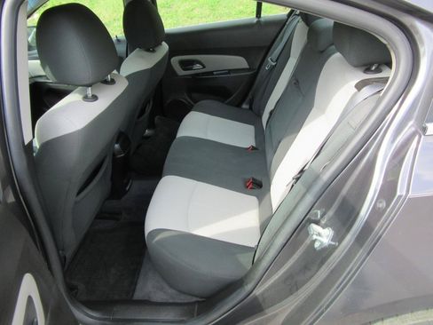 Used 2011 Chevrolet Cruze LS FWD image 10