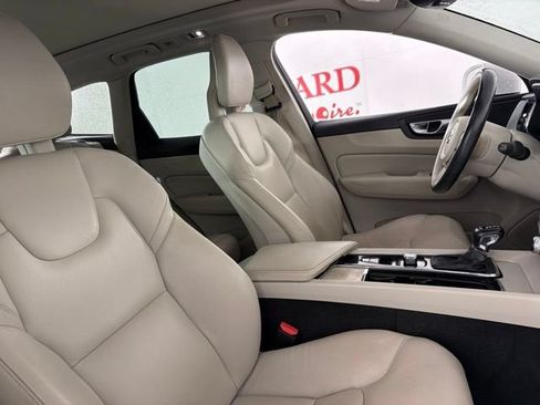 Used 2018 Volvo XC60 T5 Momentum w/ Convenience Package AWD/4WD image 14