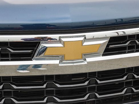 Used 2022 Chevrolet Silverado 1500 LT AWD/4WD image 5