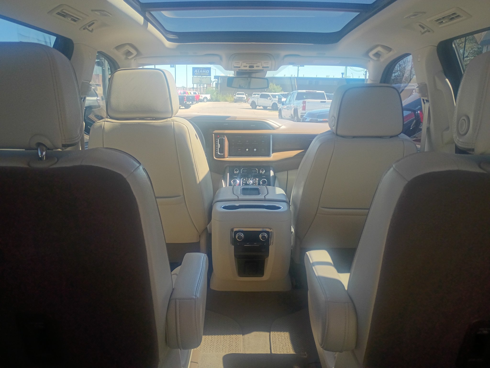 Used 2023 GMC Yukon Denali AWD/4WD image 16