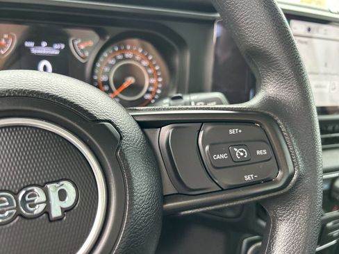 Used 2024 Jeep Wrangler Sport image 17