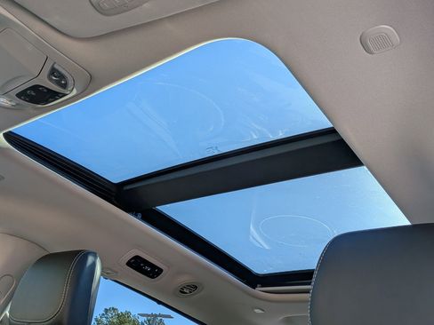 Used 2023 Chrysler Pacifica Limited image 30