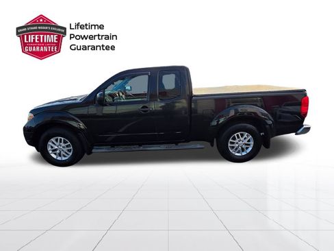 Used 2015 Nissan Frontier SV RWD image 2