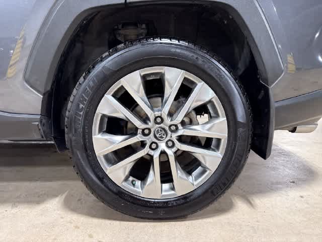 Used 2021 Toyota RAV4 XLE Premium AWD/4WD image 10