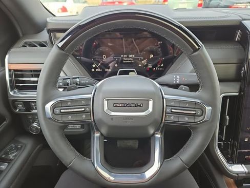 Used 2025 GMC Yukon XL Denali w/ Denali Reserve Package image 18