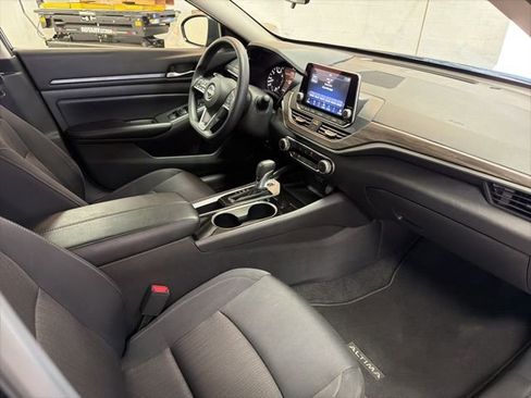 Used 2024 Nissan Altima 2.5 SV image 21