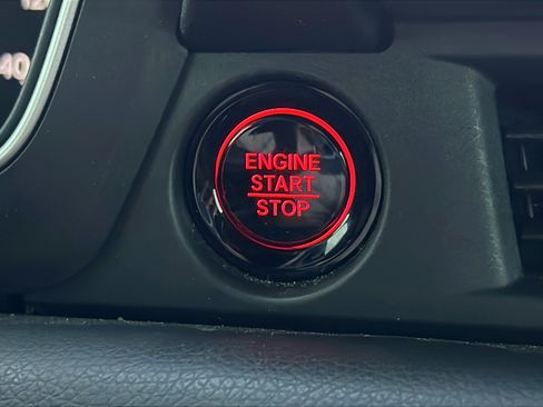 Used 2025 Honda Pilot Sport image 26