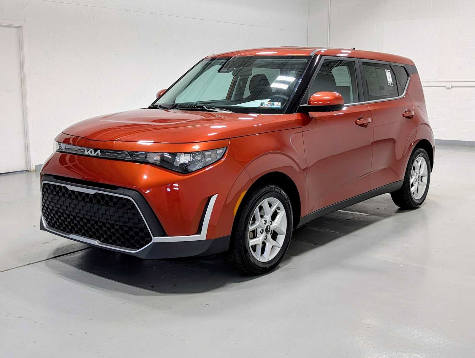 Certified 2023 Kia Soul LX w/ LX Technology Package FWD image 1