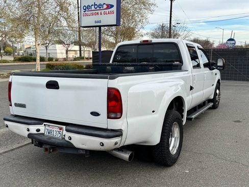 Used 2005 Ford F350 Lariat image 2