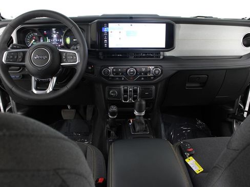 Used 2025 Jeep Wrangler Unlimited Sahara AWD/4WD image 9