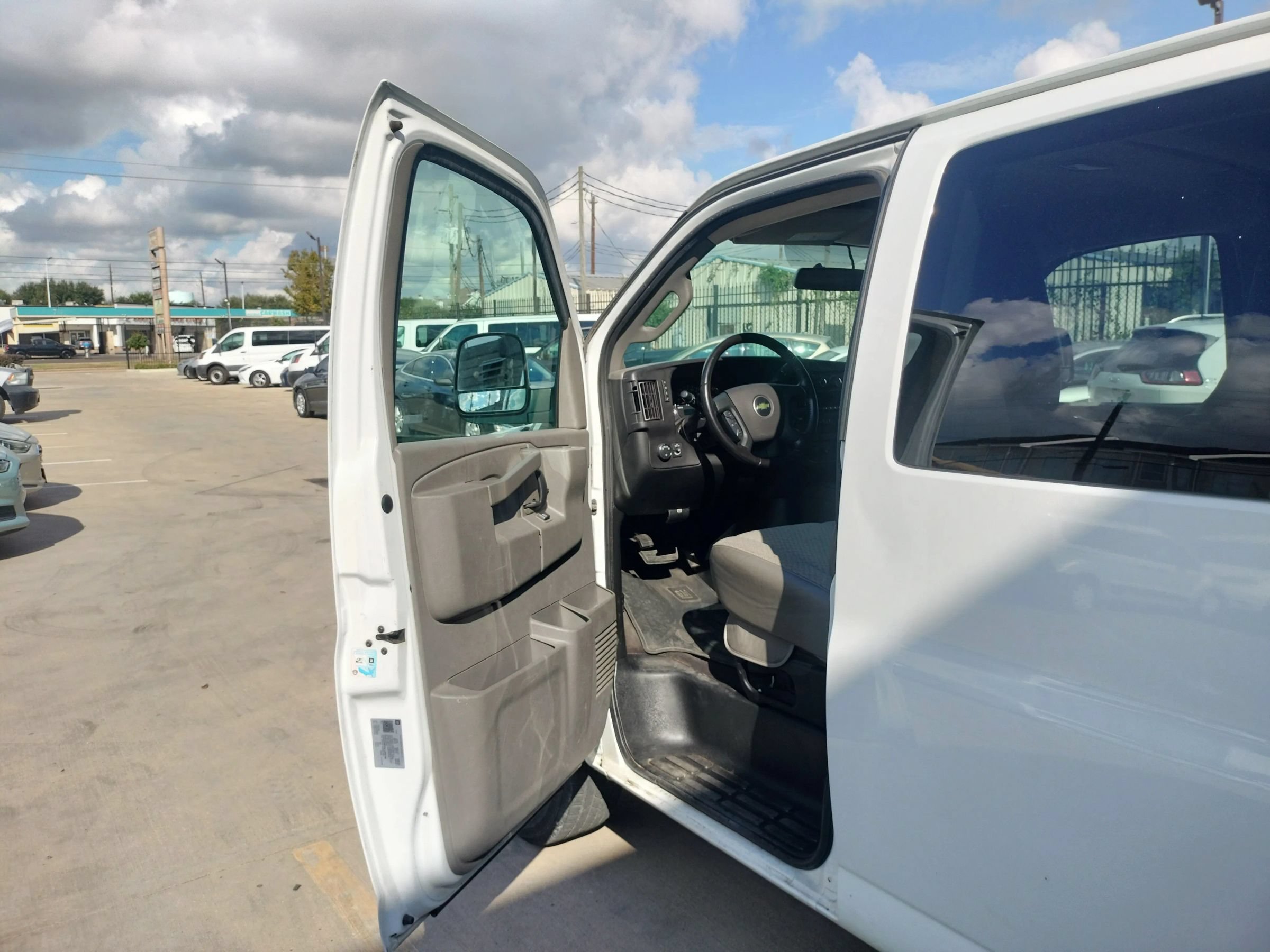 Used 2019 Chevrolet Express 2500 LS w/ Driver Convenience Package RWD image 23