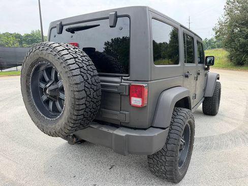 Used 2012 Jeep Wrangler Unlimited Rubicon AWD/4WD image 5