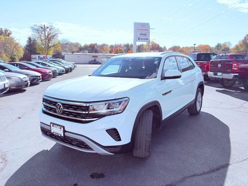 Used 2021 Volkswagen Atlas Cross Sport SE image 3