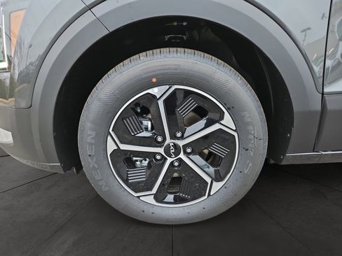 Used 2025 Kia Niro LX image 14