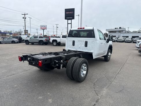 New 2026 GMC Sierra 3500 SLE w/ SLE Convenience Package image 5