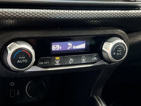 Used 2019 Nissan Kicks SV image 20