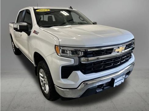 Used 2023 Chevrolet Silverado 1500 LT w/ Z71 Off-Road Package AWD/4WD image 8