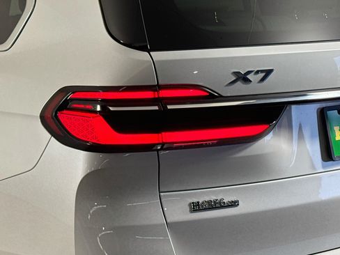 Used 2023 BMW X7 xDrive40i w/ Parking Assistance Package AWD/4WD image 36
