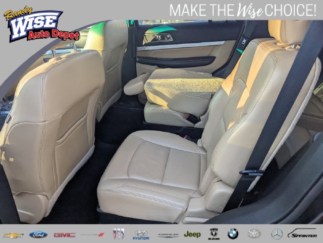 Used 2017 Ford Explorer XLT w/ Equipment Group 202A AWD/4WD image 17