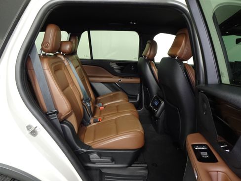 Used 2020 Lincoln Aviator Reserve w/ Class IV Trailer Tow Package image 37