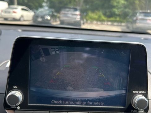 Used 2025 Nissan Altima 2.5 SR FWD image 12