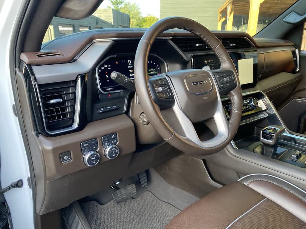Used 2022 GMC Sierra 1500 Denali w/ Denali Reserve Package AWD/4WD image 2
