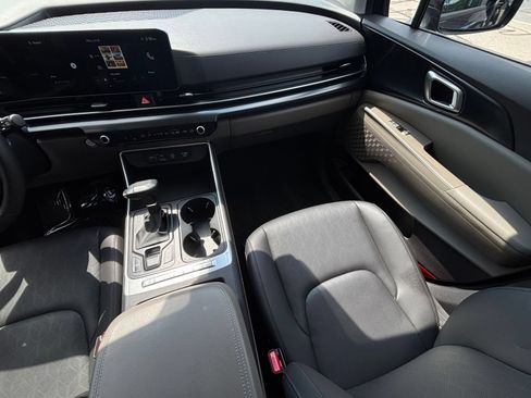 Used 2026 Kia Carnival FWD image 33